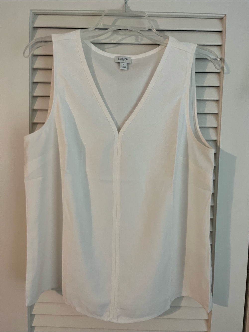 J. Crew Factory NWOT Sleeveless V-Neck Crepe Shell Top- Marine Salt - Picture 3 of 7
